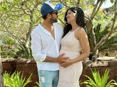 Ishita Dutta Pics: बेबी बंप फ्लॉन्ट करते हुए पति के साथ रोमांटिक हुई इशिता दत्ता, तस्वीरों में दिखी कपल की क्यूट बॉन्डिंग