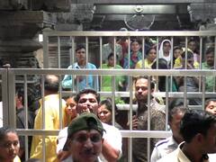 पंढरपुरात भक्तांची मांदियाळी; सलग सुट्ट्यांमुळे दर्शनासाठी रांग