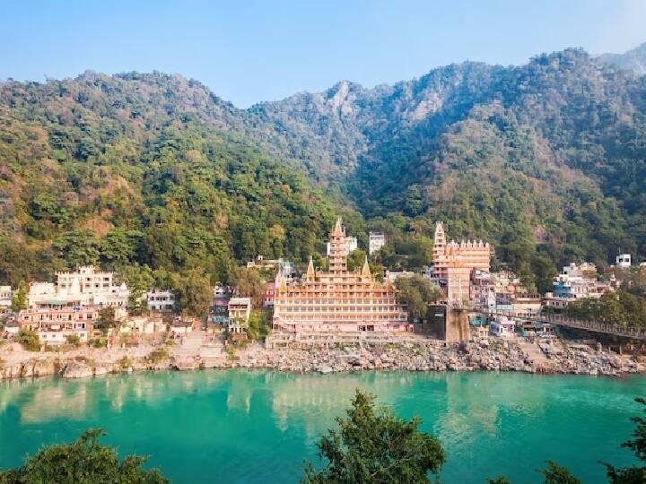 उत्तराखंड के ऋषिकेश में स्थित वेस्टर्न रिसॉर्ट और स्पा अपनी खूबसूरती और लग्जरी के लिए जाना जाता है. इस स्थान पर आपको 141 कमरों वाला लग्जरी रिजॉर्ट के साथ ही पूल और गार्डन विला की सुविधा भी मिलती है. यहां आप ऋषिकेश के अध्यात्म को भी करीब से महसूस कर सकते हैं.