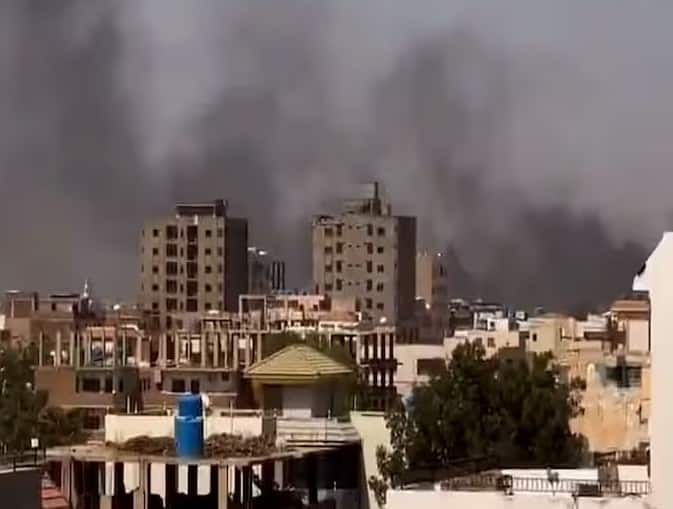 Indians In Sudan Advised To Stay Indoors Amid Violent Clash Between Army, Paramilitary Forces Sudan Violence: સુદાનની રાજધાનીમાં હિંસા, ભારતે જાહેર કરી એડવાઇઝરી