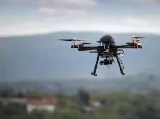 bsf fired on intruding drone and recovered 3 packets of heroin from bhikhiwind village in amritsar Punjab News : ਸਵੇਰੇ 3 ਵਜੇ ਪਾਕਿਸਤਾਨ ਤੋਂ ਭਾਰਤ 'ਚ ਡਰੋਨ ਦੀ ਘੁਸਪੈਠ, ਬੀਐੱਸਐੱਫ ਨੇ ਗੋਲੀਬਾਰੀ ਕਰ ਕੀਤਾ ਢੇਰ