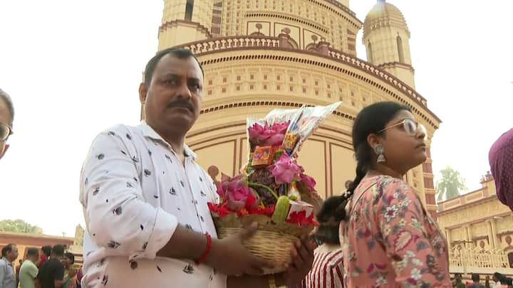 আজ পয়লা বৈশাখ। ১৪২৯-কে বিদায় জানিয়ে বাংলা ক্যালেন্ডারে নতুন বছর ১৪৩০।