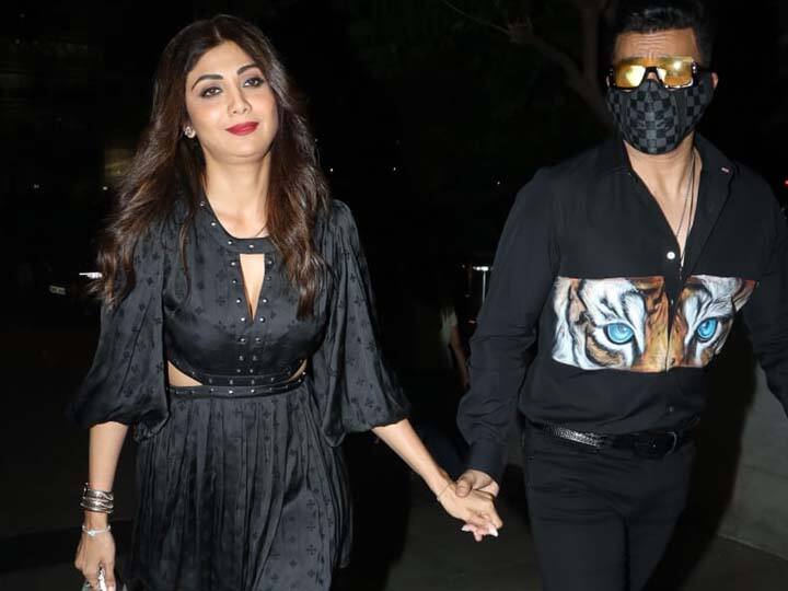 Shilpa Shetty Raj Kundra Pics: बॉलीवुड एक्ट्रेस शिल्पा शेट्टी शनिवार को पति राज कुंद्रा के साथ डिनर डेट पर गईं. कपल की लेटेस्ट फोटोज सामने आई हैं, जिसमें दोनों एक-दूसरे का हाथ थामे हुए नजर आ रहे हैं.