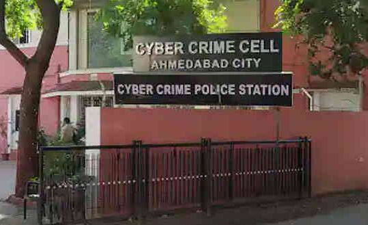 Ahmedabad: Four people arrested for cheating in cyber crime Ahmedabad: સાઇબર ક્રાઇમે લોભામણી લાલચો આપીને છેતરપિંડી કરનાર ચાર લોકોની ધરપકડ કરી