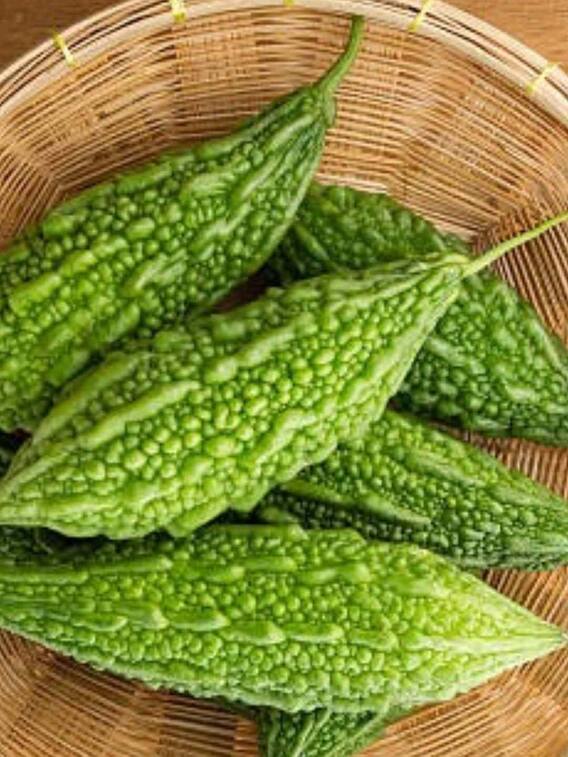 करेले के साथ भूलकर भी न खाएं ये चीजें, पड़ जाएंगे बीमार