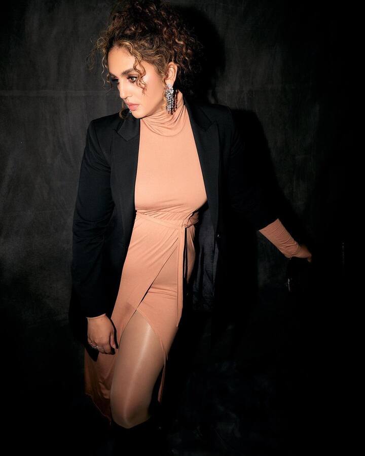 Huma Qureshi Photo: હુમા કુરેશી તેના વિવિધ લુકથી દર્શકોમાં ખૂબ જ ચર્ચા જગાવી રહી છે. હવે ફરી એકવાર તેનું નવું ફોટોશૂટ વાયરલ થઈ રહ્યું છે.