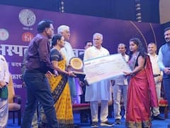 बलरामपुर के हेल्थ एंड वेलनेस सेंटर को मिला पहला स्थान, CM और स्वास्थ्य मंत्री ने दिया कायाकल्प अवॉर्ड