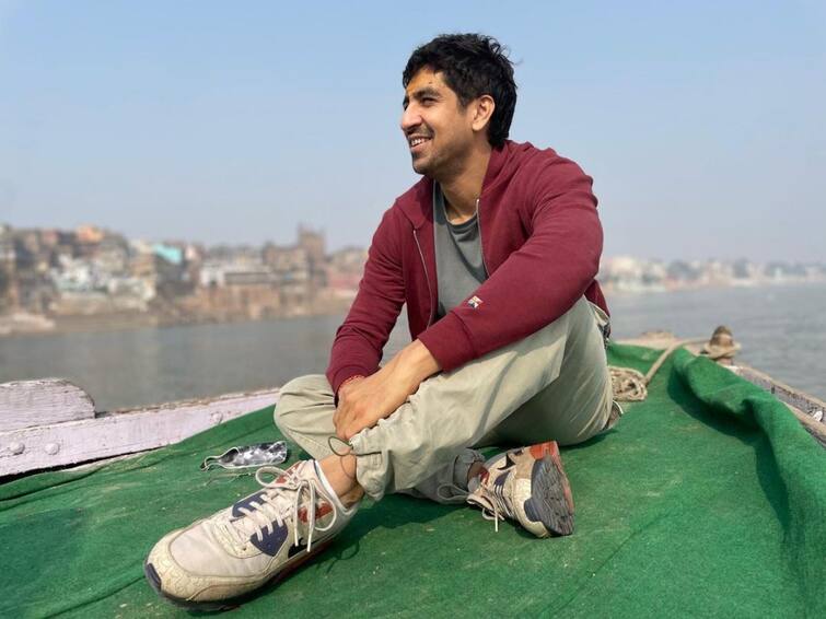 Ayan Mukerji to be paid Rs. 32 crores to direct  War 2 Movie Ayan Mukerji Remuneration: ఎన్టీఆర్, హృతిక్ రోషన్‌ల ‘వార్-2’ మూవీ దర్శకుడికి భారీ రెమ్యునరేషన్ - హీరోలను మించిపోయాడే!