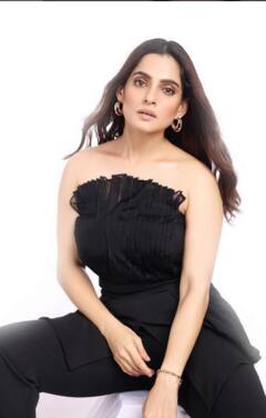 Priya Bapat: प्रिया बापटचा बॉसी लूक; फोटोवरुन नजर हटणार नाही