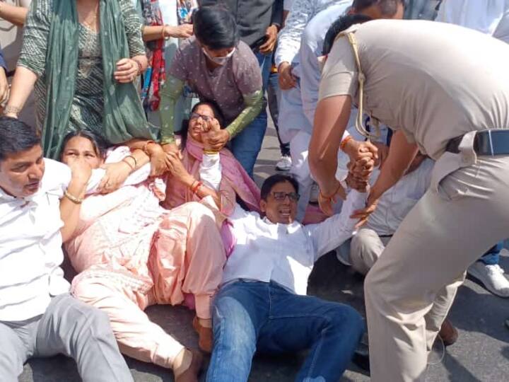 CBI Summon Arvind Kejriwal MLA Naresh Yadav alleges Delhi Police Draged me road and punched my stomach ANN Delhi Liquor Policy Case: 'मुझे सड़क पर घसीटा और पेट पर मुक्के मारे', MLA नरेश यादव का दिल्ली पुलिस पर आरोप
