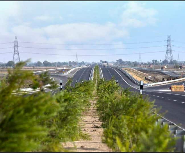 इसे दिल्ली-मेरठ एक्सप्रेसवे के साथ ही कनेक्ट किया जाएगा. इससे दिल्ली के बीच की दूरी और कम हो जाएगी. ये 12 जिलो को कनेक्ट करेगा.
