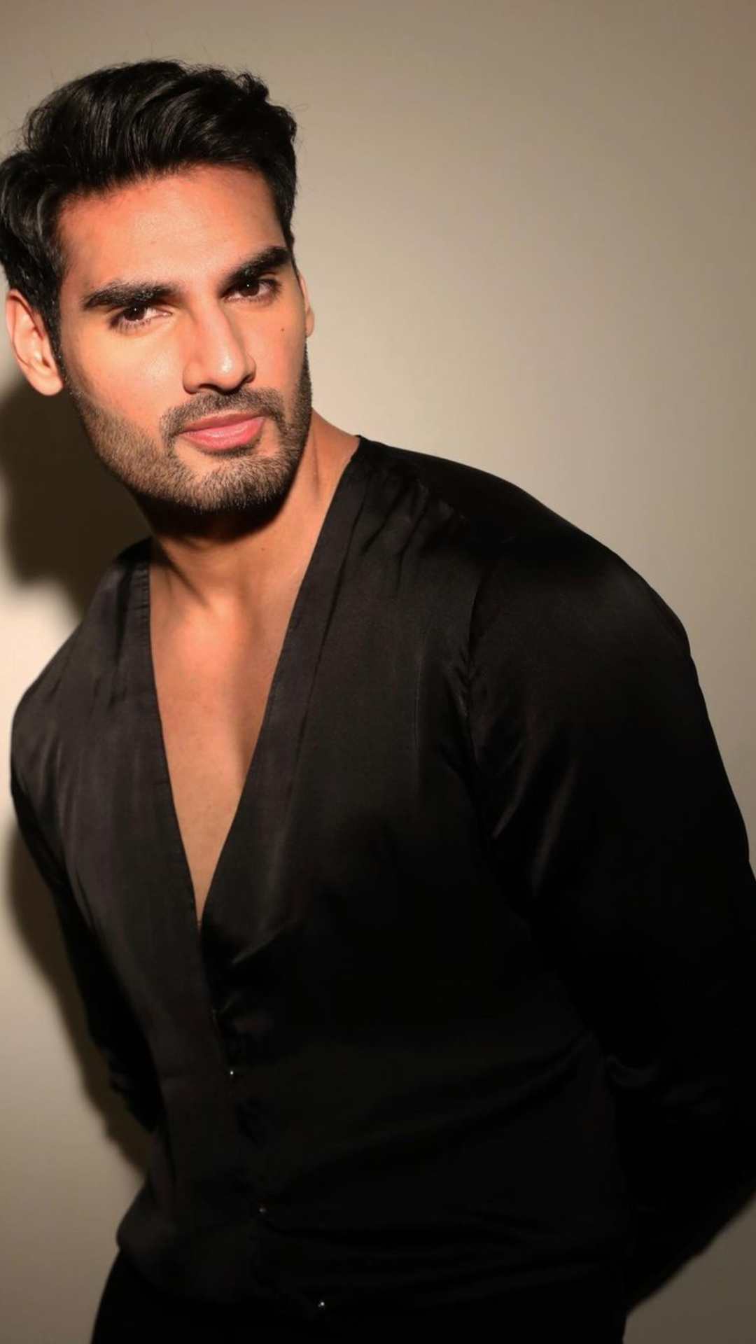 अहान शेट्टी की पढ़ाई के बारे में बात करें तो वो ग्रेजुएट हैं अहान शेट्टी की पढ़ाई के बारे में बात करें तो वो ग्रेजुएट हैं