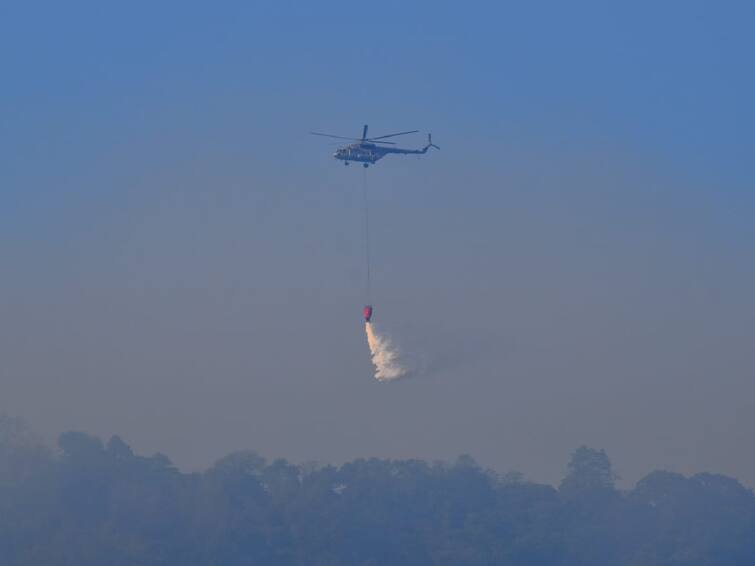 Work to extinguish the forest fire with the help of helicopters is intense in coimbatore Coimbatore Fire: கோவையில் காட்டுத்தீயை கட்டுப்படுத்த வரவழைக்கப்பட்ட ஹெலிகாப்டர்...! தீயை அணைக்கும் பணிகள் தீவிரம்!