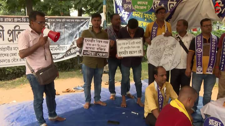 আরও এক এসএলএসটি চাকরিপ্রার্থী বলেন, মানীয়ার কাছে অনুরোধ, আপনি আমাদের কিছু একটা ব্যবস্থা করুন। আমার আর বসে থাকতে পারছি না।
