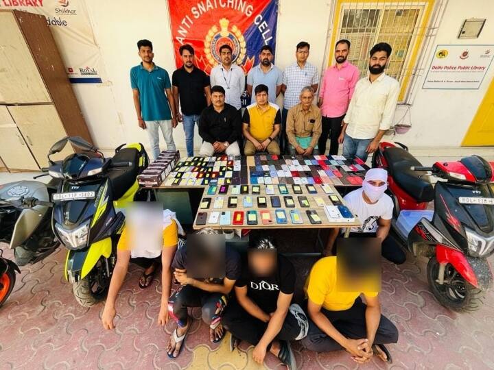 Delhi Crime: दिल्ली पुलिस ने आईफोन स्नैचर्स का किया भंडाफोड़, गफ्फार मार्केट से ऐसे पूरे देश में सप्लाई किए जाते थे मोबाइल Delhi police Arrested 5 Iphone Snatchers Mobile Smuggling from Ghaffar Market to all over India ANN Delhi Crime: दिल्ली पुलिस ने आईफोन स्नैचर्स का किया भंडाफोड़, गफ्फार मार्केट से ऐसे पूरे देश में सप्लाई किए जाते थे मोबाइल