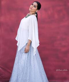 Rashmi Gautam Latest Photos : రష్మీ గౌతమ్ సమ్మర్ స్టైల్ - వైట్ డ్రస్‌లో దేవకన్యలా