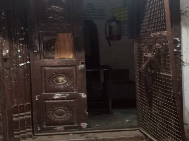 Crime Juvenile arrested for breaking the lock of Tasmac shop and attempting to rob it Crime: நள்ளிரவில் டாஸ்மாக் கடையின் பூட்டு உடைப்பு.. கொள்ளை முயற்சியில் ஈடுபட்ட சிறார் கைது..!
