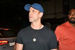 Hrithik Roshan Family: एक्स-वाइफ संग फैमिली डिनर पर स्पॉट हुए ऋतिक रोशन, गर्लफ्रेंड सबा नहीं आई नजर
