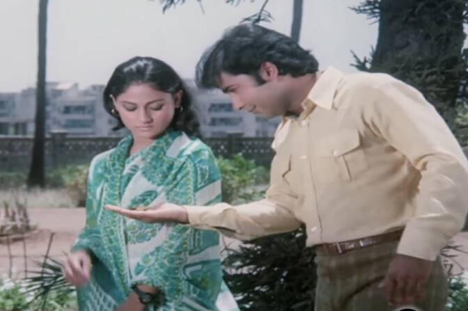 विजय अरोड़ा जया बच्चन के साथ गाने 'कब माने हो दिल के मस्ताने' में.