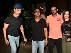 Hrithik Roshan Family: એક્સ-વાઇફ સાથે ફેમિલી ડિનર પર સ્પોર્ટ થયો ઋત્વિક રોશન