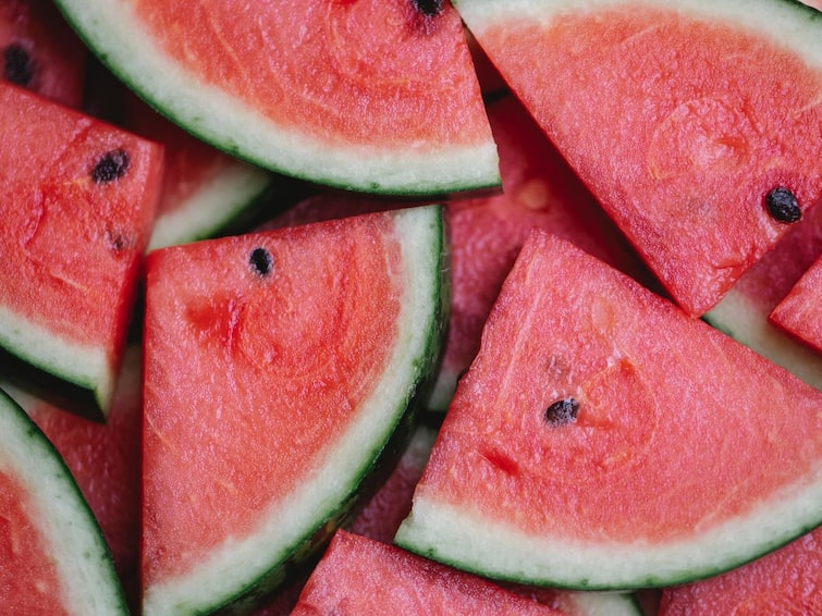 skin care tips super-amazing-benefits-of-watermelon-for-skin Skin Care Tips: ত্বকের যত্নে কীভাবে কাজে লাগে তরমুজ?
