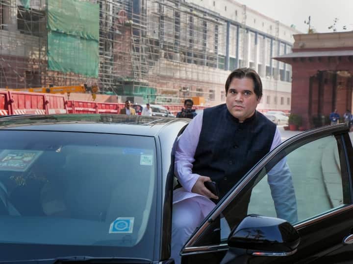 'अगर मेरे पिता के खिलाफ...', जानिए कौन है वो शख्स जिस पर वरुण गांधी ने किया मानहानि का केस Varun Gandhi files defamation case against varanasi man vivek pandey for derogatory remarks against sanjay gandhi 'अगर मेरे पिता के खिलाफ...', जानिए कौन है वो शख्स जिस पर वरुण गांधी ने किया मानहानि का केस