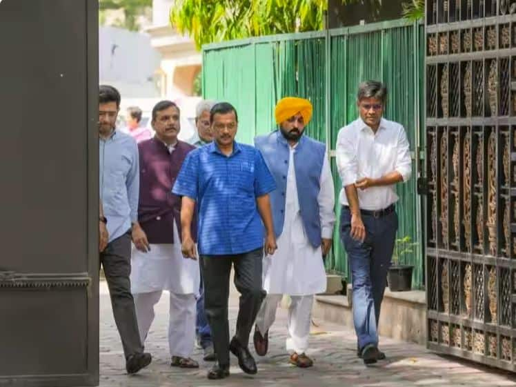 delhi police stopped punjab cm bhagwant mann s convoy cm arvind kejriwal reached cbi office alone Liquor Policy Case: ਅਰਵਿੰਦ ਕੇਜਰੀਵਾਲ ਪੁਹੰਚੇ CBI ਦਫਤਰ, ਭਗਵੰਤ ਮਾਨ ਦਾ ਕਾਫ਼ਲਾ ਪੁਲਿਸ ਨੇ ਰੋਕਿਆ