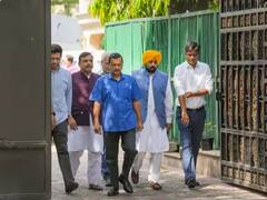 Liquor Policy Case: ਅਰਵਿੰਦ ਕੇਜਰੀਵਾਲ ਪੁਹੰਚੇ CBI ਦਫਤਰ, ਭਗਵੰਤ ਮਾਨ ਦਾ ਕਾਫ਼ਲਾ ਪੁਲਿਸ ਨੇ ਰੋਕਿਆ