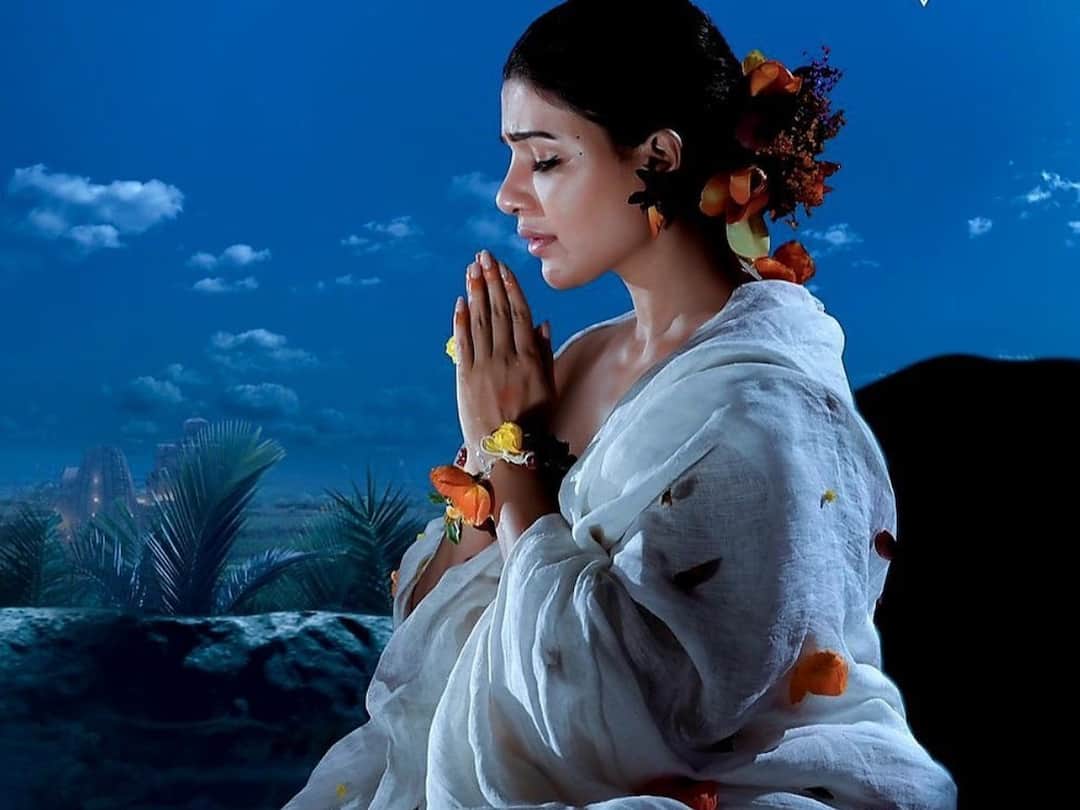 Samantha: ‘శాకుంతలం’ రిజల్ట్తో డిప్రెషన్లోకి సమంత? ‘ఫ్లాప్ క్వీన్’ అంటూ సినీ విమర్శకుడు దారుణమైన కామెంట్స్ Samantha is FLOP Queen shameful Critic Umair Sandhu Tweet Viral Samantha: ‘శాకుంతలం’ రిజల్ట్తో డిప్రెషన్లోకి సమంత? ‘ఫ్లాప్ క్వీన్’ అంటూ సినీ విమర్శకుడు దారుణమైన కామెంట్స్