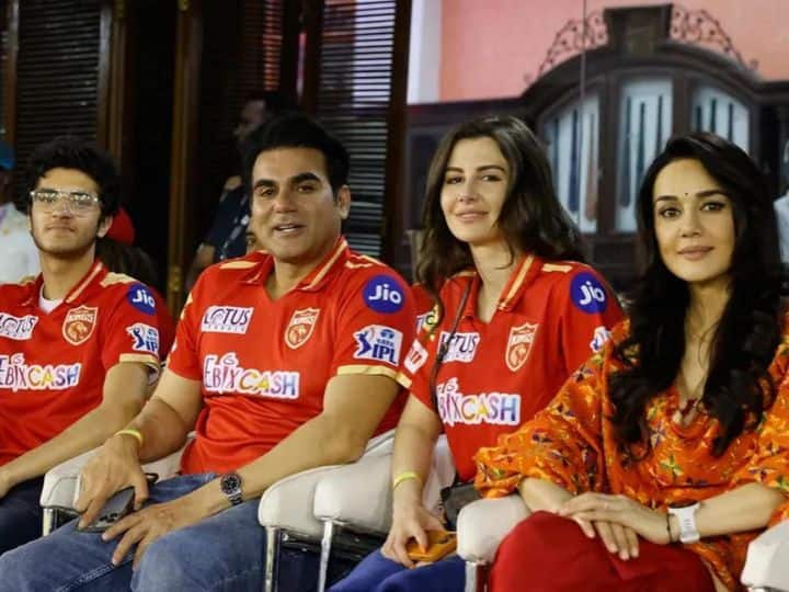 ब्रेकअप की खबरों के बीच गर्लफ्रेंड जॉर्जिया एंड्रियानी संग स्पॉट हुए अरबाज खान, IPL मैच देखने पहुंचा कपल