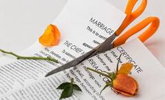 Relationship Tips: দাম্পত্য কাঁটা তৃতীয় ব্যক্তি! গোড়াতেই বুঝবেন কী করে...