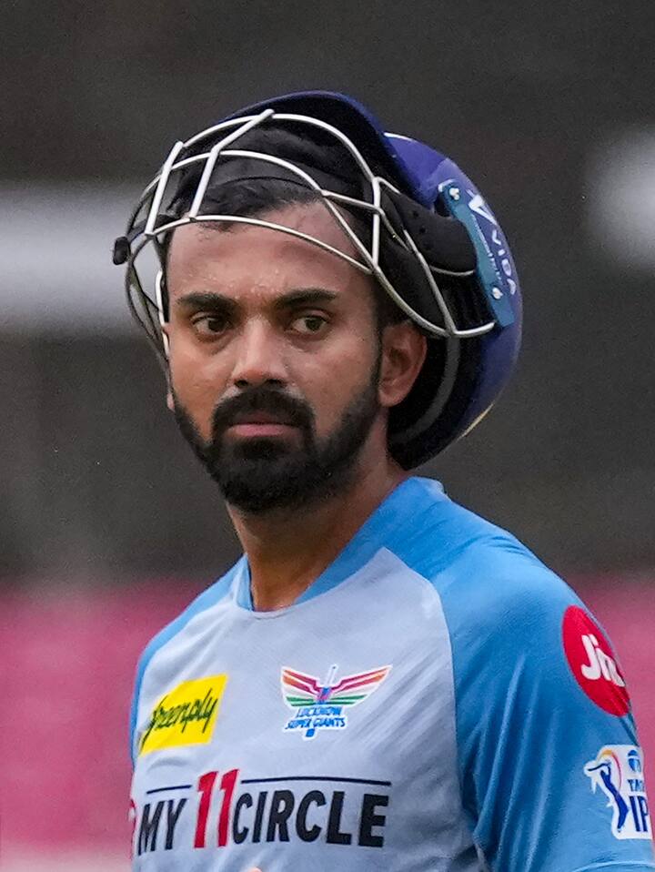 पंजाब किंग्स के खिलाफ खेले गए मैच में लखनऊ सुपर जायंट्स के कप्तान केएल राहुल ने IPL 2023 का पहला अर्धशतक लगाया. राहुल ने 56 गेंदों में 74 रनों की पारी खेली थी. क्या आप जानते हैं कि केएल राहुल पर एक ऐसा भी वक़्त आया था, जब उन्होंने खुद को 14 दिनों तक कमरे में बंद कर लिया था. तो आइए जानते हैं क्या है लखनऊ के कप्तान केएल राहुल से जुड़ा ये किस्सा.