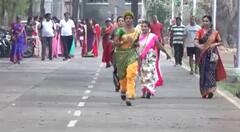 Pune news : पुण्यात महिलांचं साडी रन; शेकडो महिलांचा समावेश
