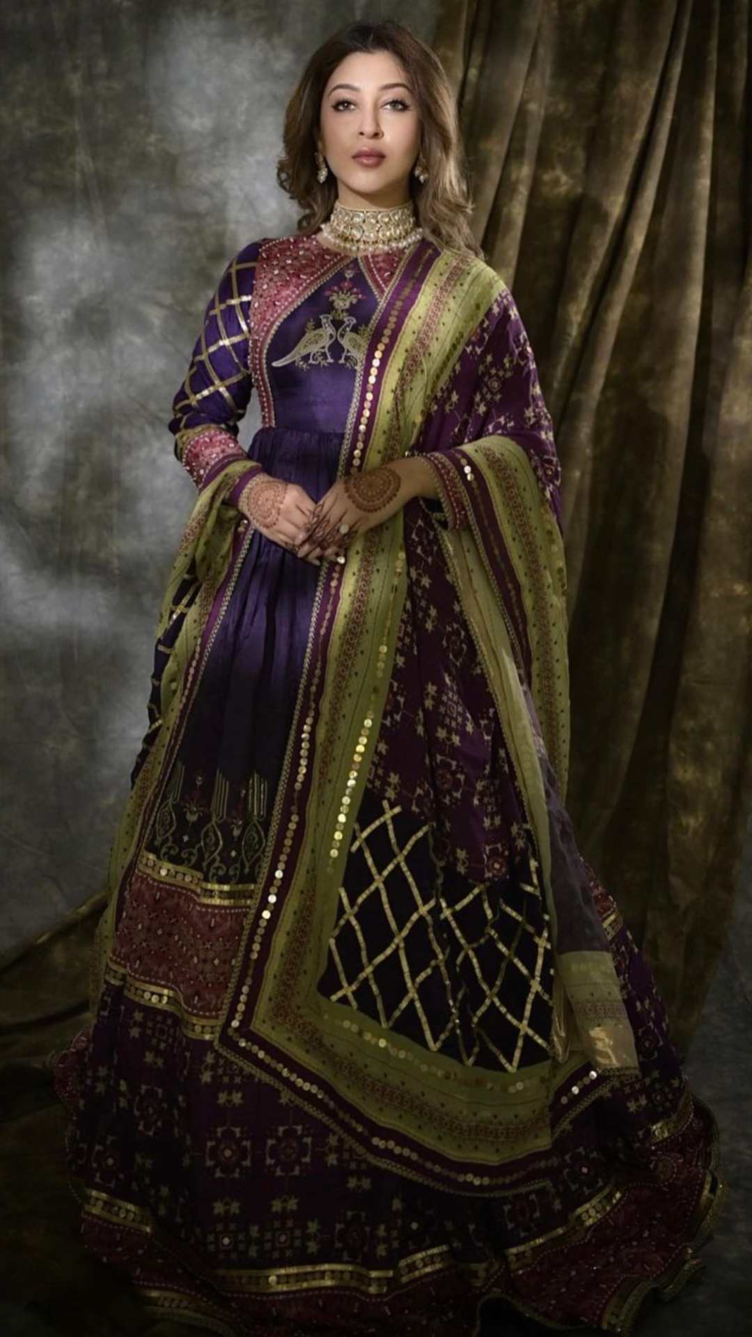 सोनारिका भदौरिया का जन्म 3 दिसंबर 1992 मुंबई में हुआ हैं