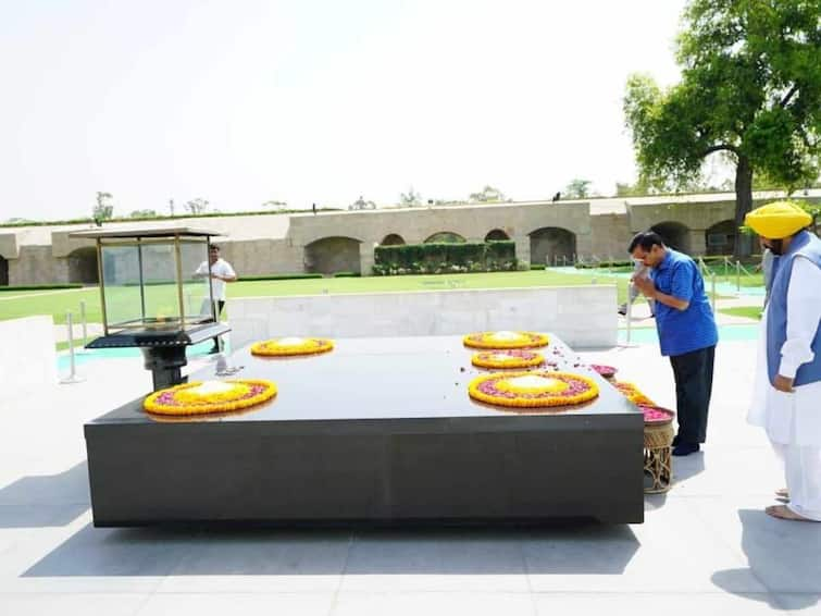 Delhi CM Arvind Kejriwal CBI Hearing Delhi Excise Case Rajghat Arvind Kejriwal CBI Summon: Delhi CM Pays Tribute To Mahatma Gandhi At Rajghat Before CBI Appearance