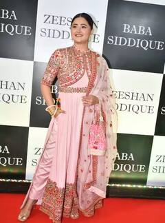 Baba Siddiqui Iftaar Party: રશ્મિ દેસાઈથી લઈને ઉર્મિલા સુધી, પાર્ટીમાં ગ્લેમરસ અંદાજમાં પહોંચી અભિનેત્રીઓ, સામે આવી તસવીરો