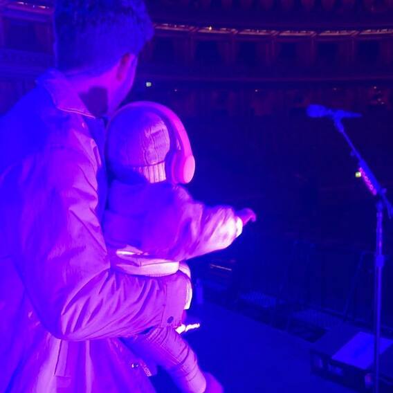 Nick Jonas Concert: पिता निक संग स्टेज शो पर Malti का चला जादू, Priyanka Chopra ने मैजिकल नाइट की तस्वीरें की साझा
