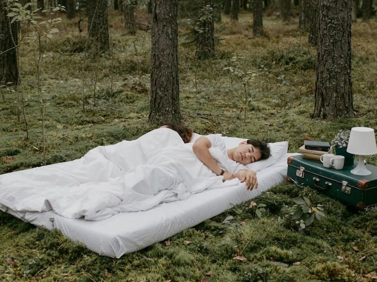 Here are amazing benefits of sleeping outside Sleeping Outside: ఆరుబయట నిద్రపోతే ఎన్ని ప్రయోజనాలో తెలుసా? డోన్ట్ మిస్!