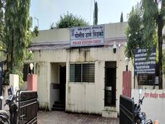 आधी हात धरला, मग मोबाईल नंबर मागितला; स्मार्ट सिटी बसमध्ये कंडक्टरचं विद्यार्थिनीसोबत विचित्र कृ्त्य