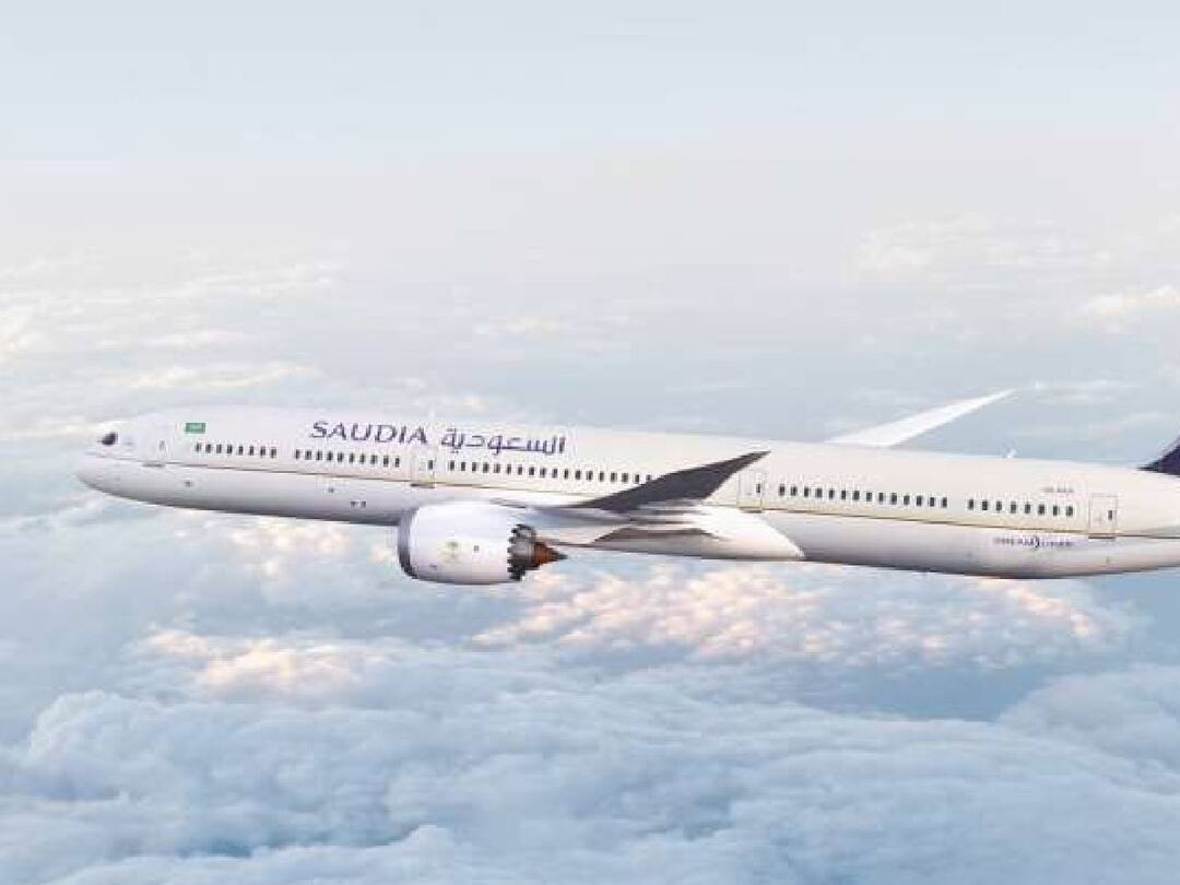 'நடுவானில் உடைந்த விண்ட் ஷீல்டு..' - 137 பயணிகள் உயிரை சாதுர்யமாக காப்பாற்றிய விமானி..! Saudia Airlines flight makes emergency landing in Kolkata due to THIS reason 'நடுவானில் உடைந்த விண்ட் ஷீல்டு..' - 137 பயணிகள் உயிரை சாதுர்யமாக காப்பாற்றிய விமானி..!