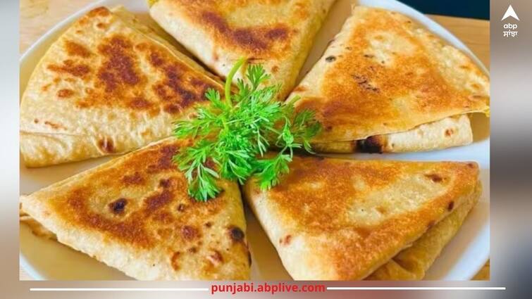 how-to-make-roti-ka-samosa-know-the-recipe Roti Ka Samosa: ਬਚੀਆਂ ਹੋਈਆਂ ਰੋਟੀਆਂ ਤੋਂ ਮਿੰਟਾਂ 'ਚ ਬਣਾਓ ਸੁਆਦੀ ਸਮੋਸੇ, ਭੁੱਲ ਜਾਵੋਗੇ ਮੈਦੇ ਵਾਲੇ ਸਮੋਸੇ ਦਾ ਸਵਾਦ