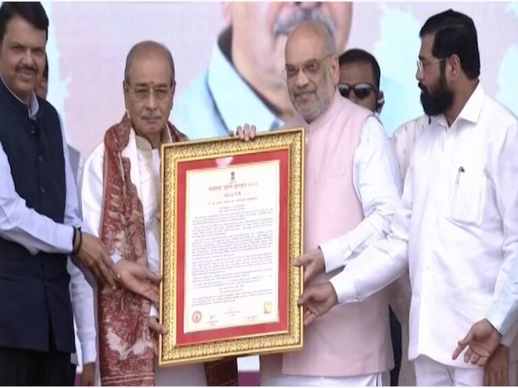 Social Reformer Appasaheb Dharmadhikari honored with Maharashtra Bhushan award by Union Home Minister Amit Shah at Kharghar Navi Mumbai CM Eknath Shinde Maharashtra Bhushan Award:ज्येष्ठ निरुपणकार पद्मश्री आप्पासाहेब धर्माधिकारी यांचा 'महाराष्ट्र भूषण' पुरस्कारानं गौरव