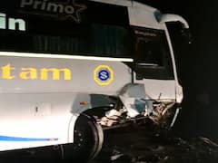 Buldhana Accident: बुलढाण्याजवळ लक्झरी बस अन् कारची समोरासमोर धडक; कारचा चुरडा