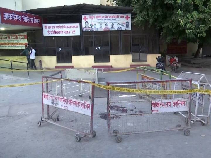 प्रयागराज के पुलिस कमिश्नर रमित शर्मा, ज्वाइंट पुलिस कमिश्नर आकाश कुलहरि और डीएम संजय खत्री लगातार पुराने शहर में गश्त कर रहे हैं. पुलिस की टीमें लगातार फ्लैग मार्च कर रही हैं. पुराने शहर को खास फोकस किया गया है. शहर को 6 जोन में बांटा गया है. प्रयागराज में PAC और RPF तैनात है.