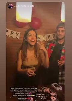 ਗਰਲਫਰੈਂਡ Priya Banerjee ਦੇ ਬਰਥਡੇਅ ‘ਤੇ ਰੋਮਾਂਟਿਕ ਹੋਏ Prateik Babbar, ਕੈਮਰੇ ਦੇ ਸਾਹਮਣੇ ਕਰ ਲਿਆ ਕਿਸ, ਦੇਖੋ ਤਸਵੀਰਾਂ