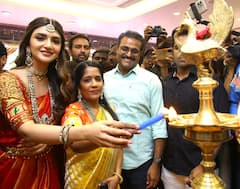 Sreeleela Latest Photos : సియ‌మ్ఆర్ జ్యూయలరీ షోరూంలో శ్రీలీల సందడి - ఒళ్ళంతా బంగారమే!