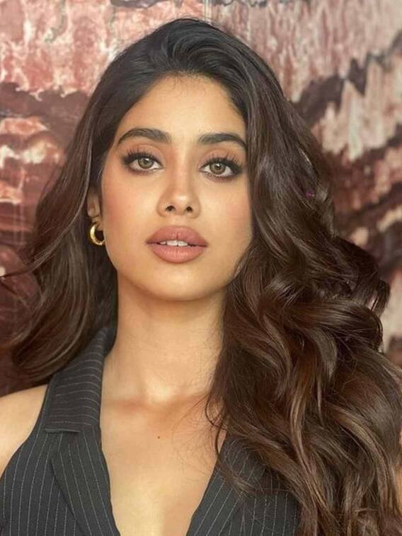 बालों के स्टाइल को लेकर हैं कंफ्यूज? जान्हवी कपूर से लें आइडिया