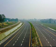12 जिलों और 14 टोल प्लाजा से गुजरेगा यूपी का सबसे बड़ा एक्सप्रेसवे, 8 घंटे में तय होगी 594 किमी की दूरी