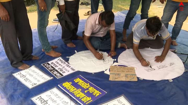 ৬০০ দিন পার করে মাতঙ্গিনী হাজরার মূর্তির নীচে আন্দোলন চালিয়ে যাচ্ছেন প্রাইমারি টেট চাকরিপ্রার্থীরাও।