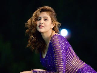 एयरपोर्ट पर अंजलि अरोड़ा को फैन ने किया प्रपोज, Video में देखें 'कच्चा बादाम' गर्ल का रिएक्शन